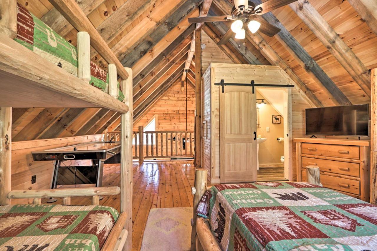Gatlinburg Cabin With Loft And Game Room 1 Mi To Town エクステリア 写真