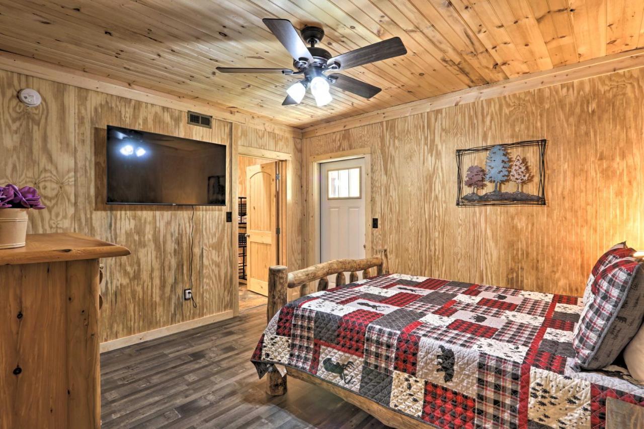Gatlinburg Cabin With Loft And Game Room 1 Mi To Town エクステリア 写真