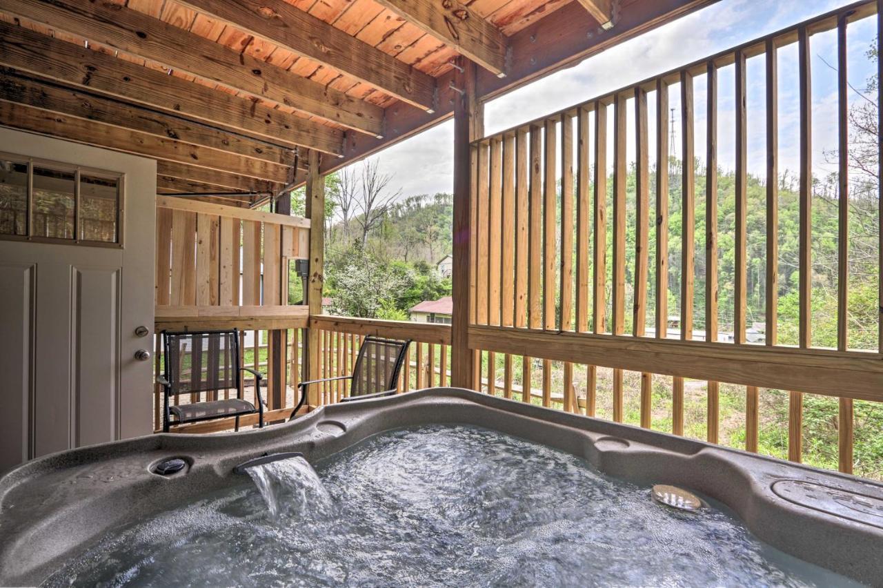 Gatlinburg Cabin With Loft And Game Room 1 Mi To Town エクステリア 写真